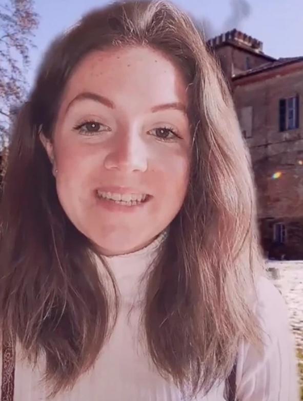 疫情期间住古堡，国外普通女大学生迅速成百万网红，获千万点赞