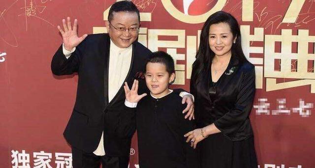 王刚与小20岁三婚妻子近照,王刚第三任妻子比女儿还年轻