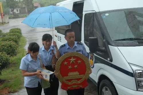 什么是国徽身份证,我国的国徽的象征和寓意