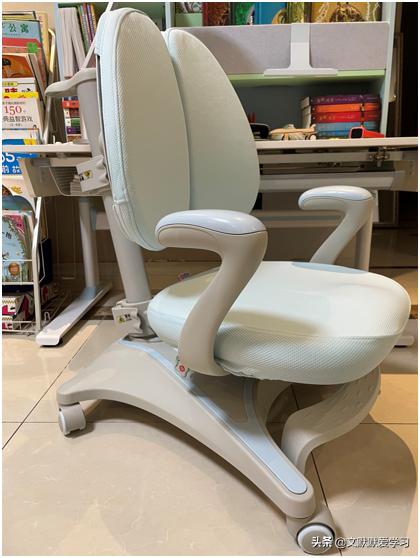 爱果乐学习桌和西昊学习桌哪个好,西昊学习桌和黑白调学习桌