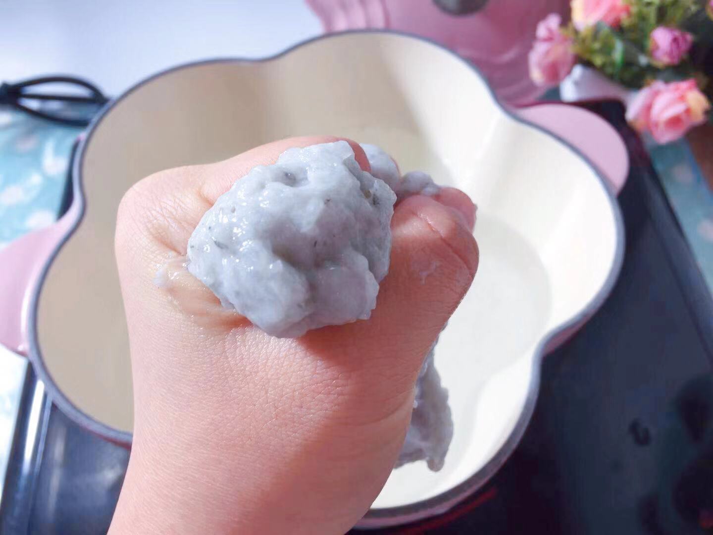 做好后瞬间就被娃爸抢走好几个，快收下这亲妈牌虾丸做法