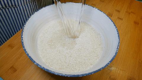 如何做米饭焖饭,米饭的懒人焖饭简单一点