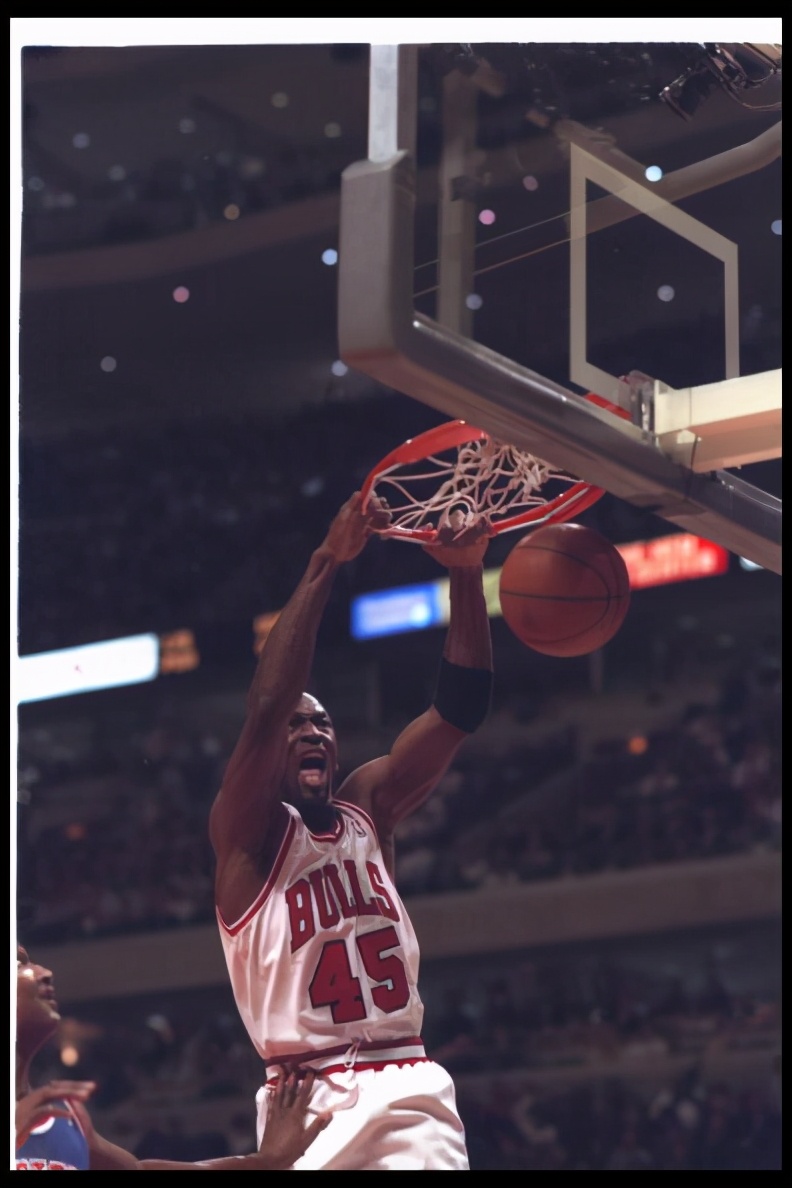 乔丹巨星传记下,乔丹传记27章完整版