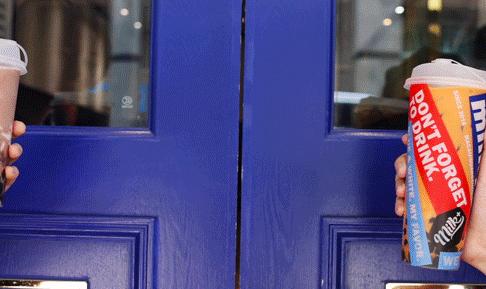 milk+总店终于回归,电光蓝「水桶泰奶」上线