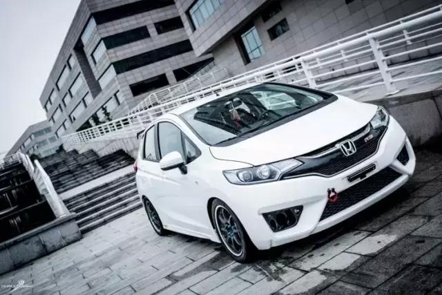 最好看的飞度gk5,平民超跑王位交替新评本田飞度gk5