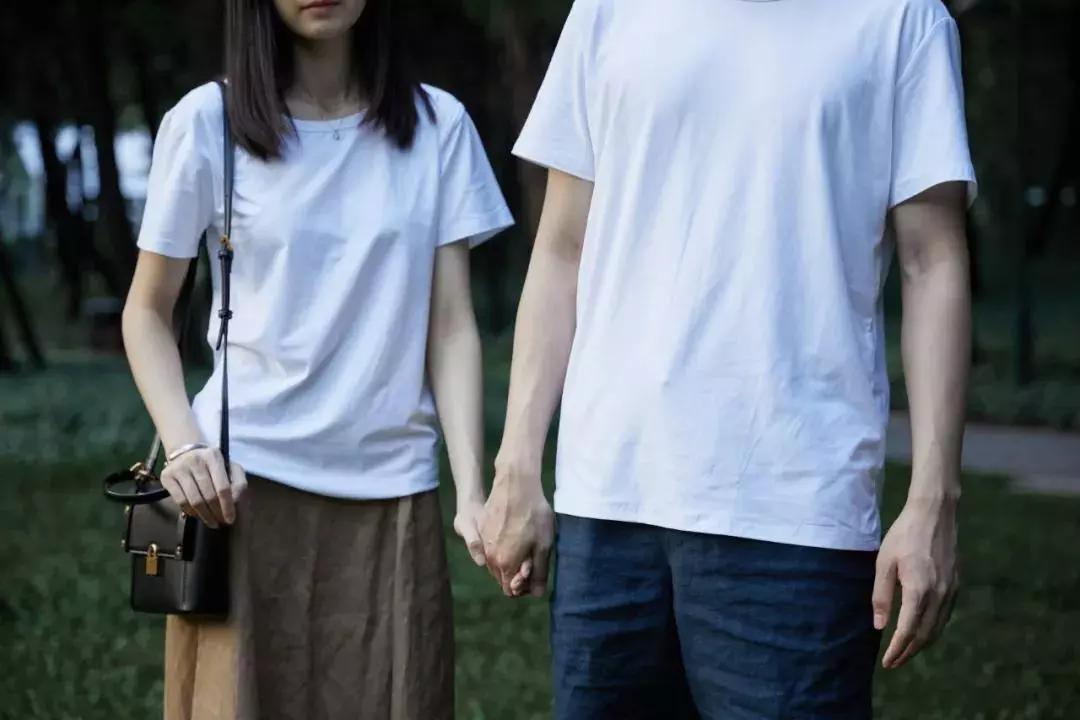 十多元一件的纯色t恤能穿吗 (那些既便宜又好穿的白色t恤)