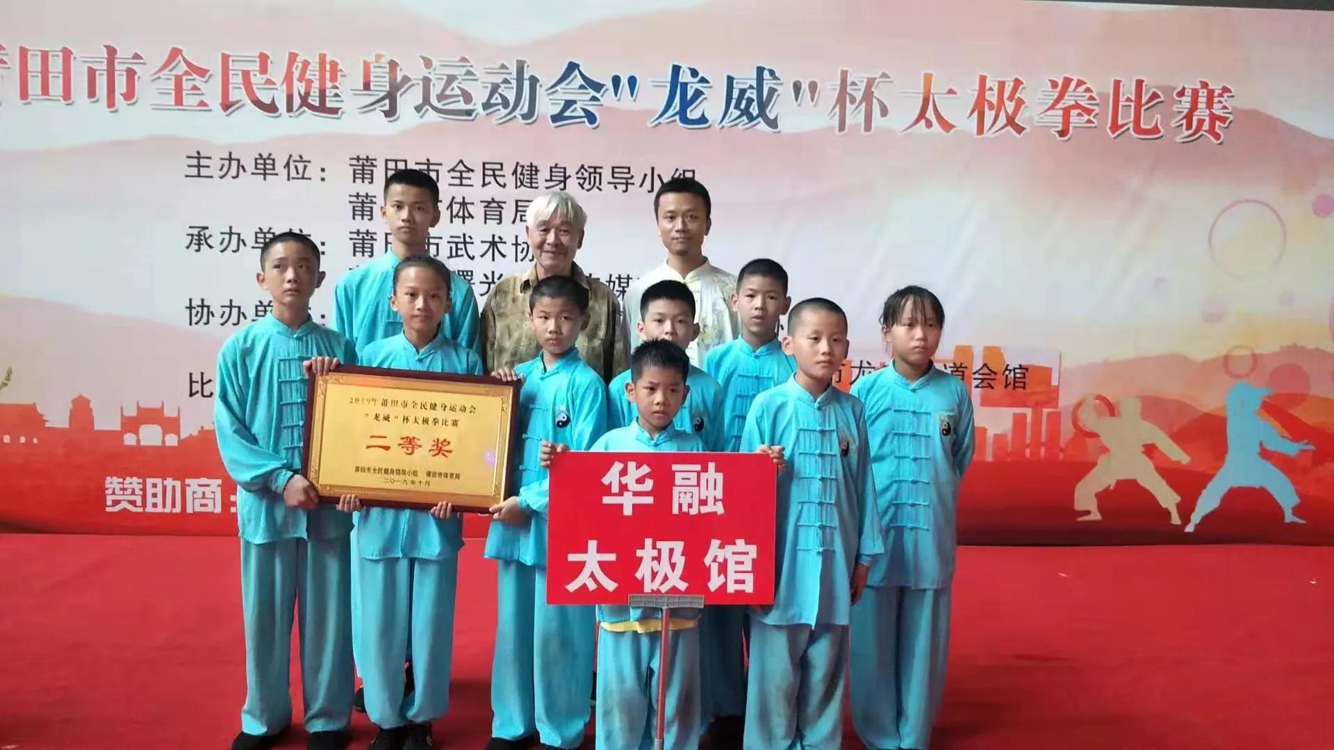 贺海浪花文学艺术中心群成立五周年作品展／李云霞.编辑：王本海