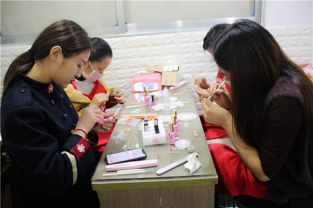 初学者学美甲全过程慢教程,美甲初学者磨甲片基本全步骤