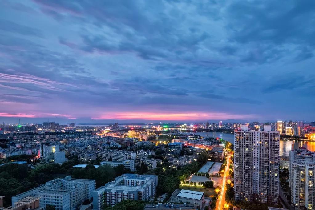 武汉流浪在外的同胞们,武汉的流浪人各地旅行
