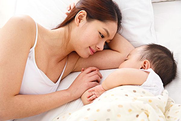 宝妈生病就不能哺乳？医生：这些病症，继续喂养反而对宝宝有好处