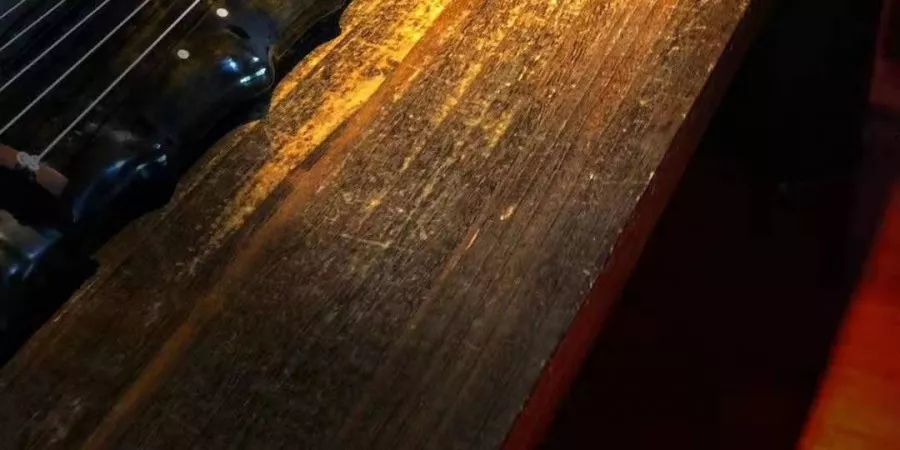 古琴入门怎样选择合适自己的古琴,落霞古琴和伏羲古琴有什么区别