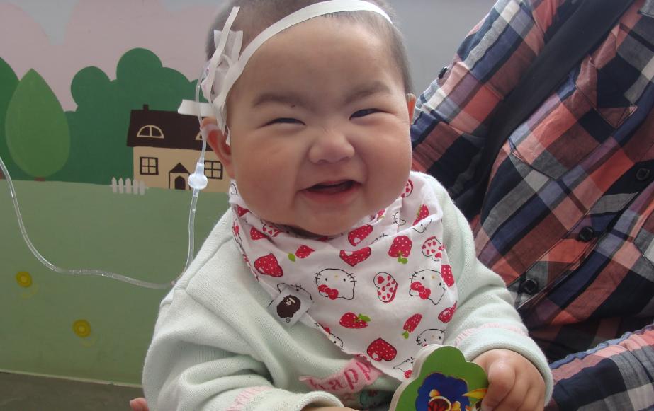 宝宝打针微笑面对护士秒变脸,小孩打针被护士夸赞逐渐迷失自我