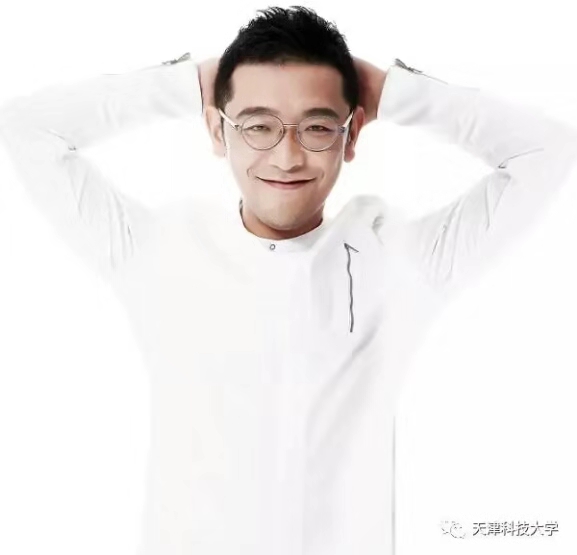 他从联想裸辞创业，如今将公司做成世界最大，一个杯子狂卖50亿