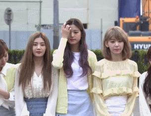 宫胁咲良张元英mama对视,张元英韩娱宫胁咲良娱乐评论大赏