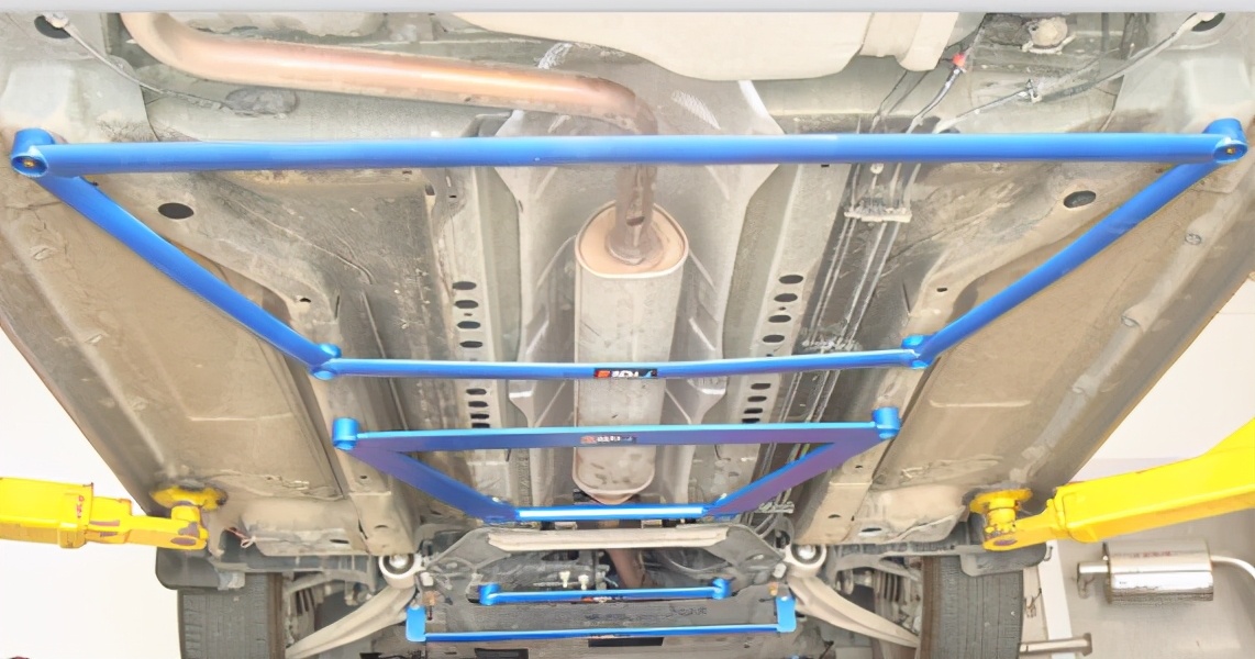 小车加装平衡杆有什么利弊,汽车加装平衡杆违法吗