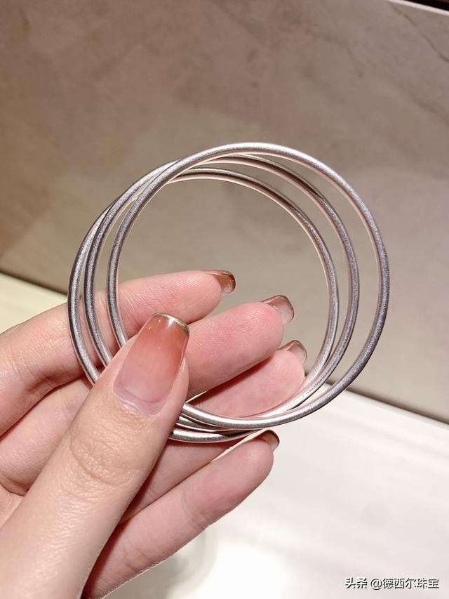 银首饰突然变黑了是什么原因,银首饰变黑是真的吗