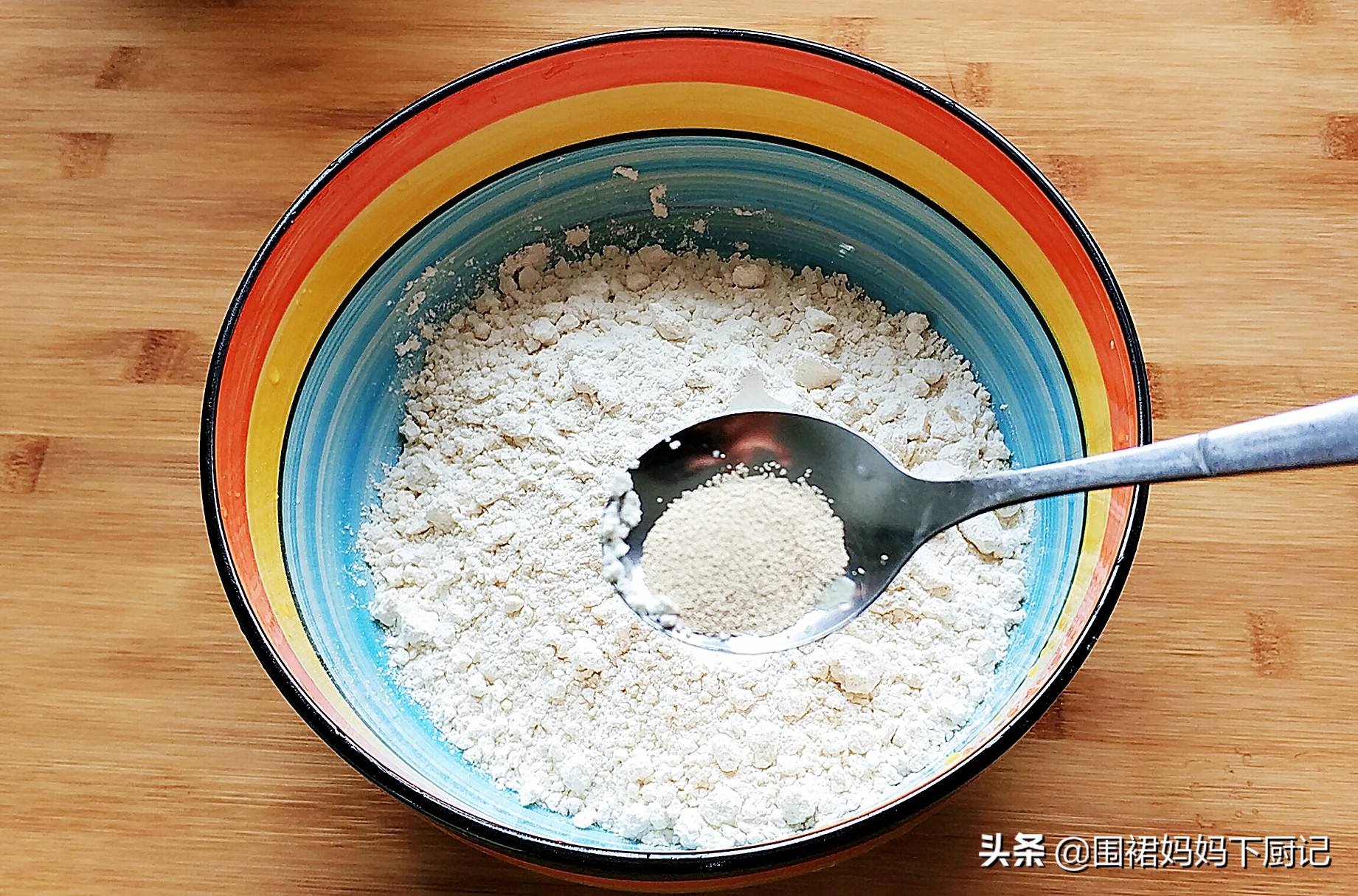 想要做出的水煎包焦香酥脆、蓬松喧软，注意这2点，一定不会失败