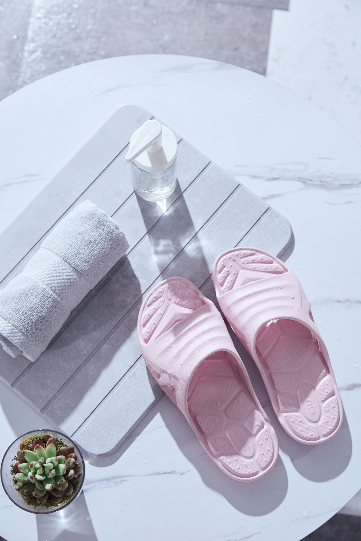 老人防滑拖鞋夏季女款,适合老人家的防滑拖鞋