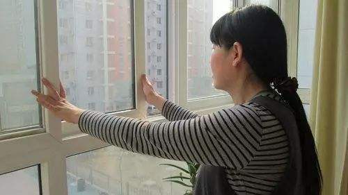 在家里不戴口罩开窗户可以吗,戴口罩要不要开窗户