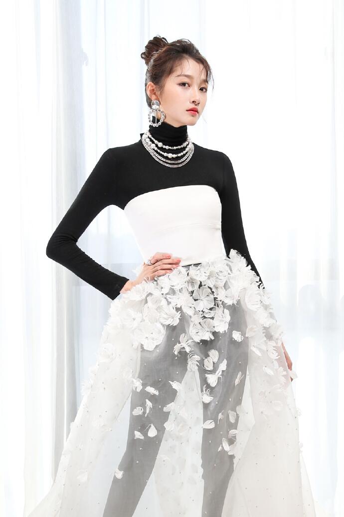 关晓彤穿露脐装秀身材照片,关晓彤穿露脐装秀身材