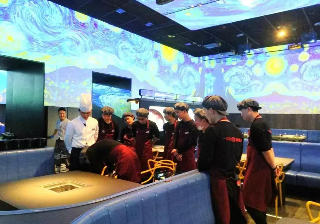 西安海底捞员工的工资,海底捞员工工资一般多少钱