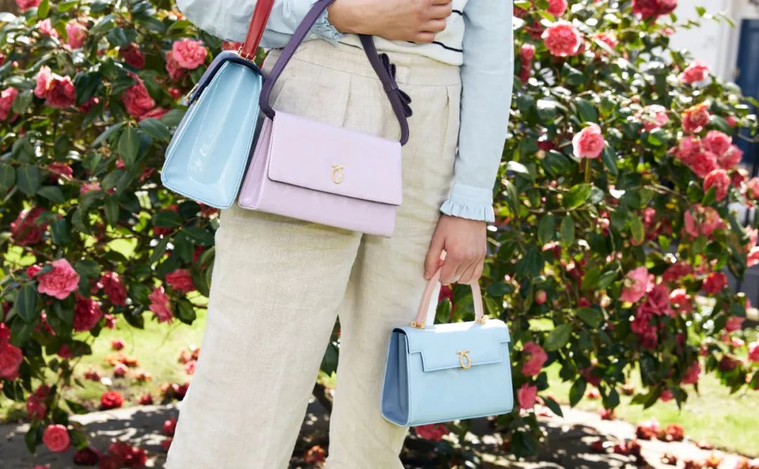 英国女王拿过的包包,英国伊丽莎白女王二世包包