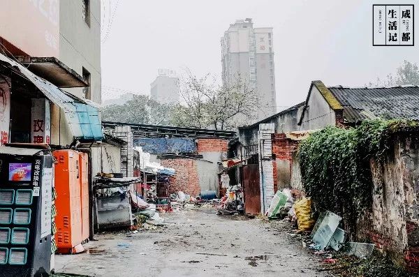 成都同根生,成都北门对比南门