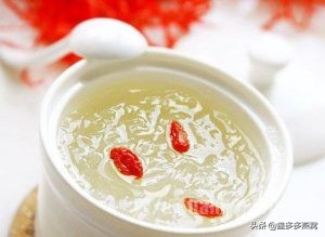 燕窝吃起来脆脆的是真的假的,炖好的燕窝吃起来什么口感