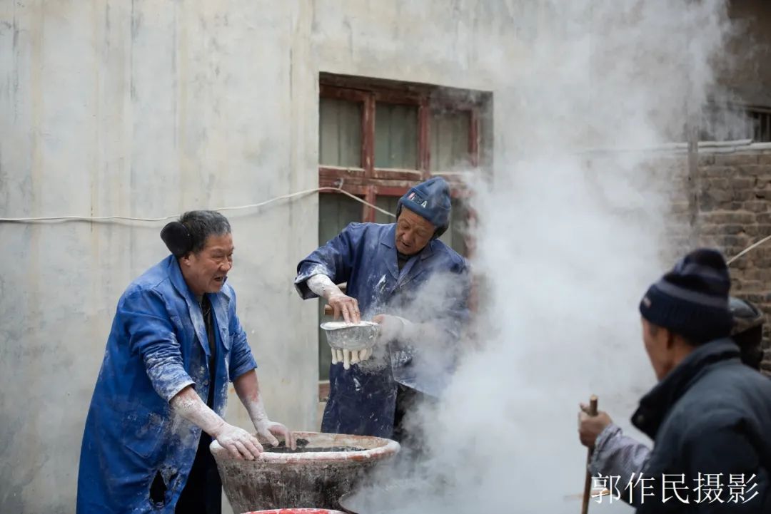 山东漏粉条的过程视频,漏瓢式粉条制作技术视频