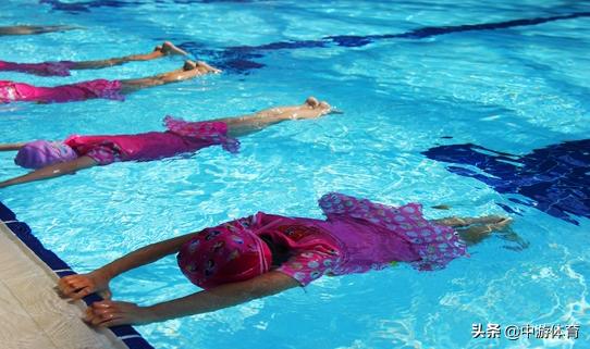 新手学蛙泳老是沉怎么办,蛙泳时为什么换气后沉得很深
