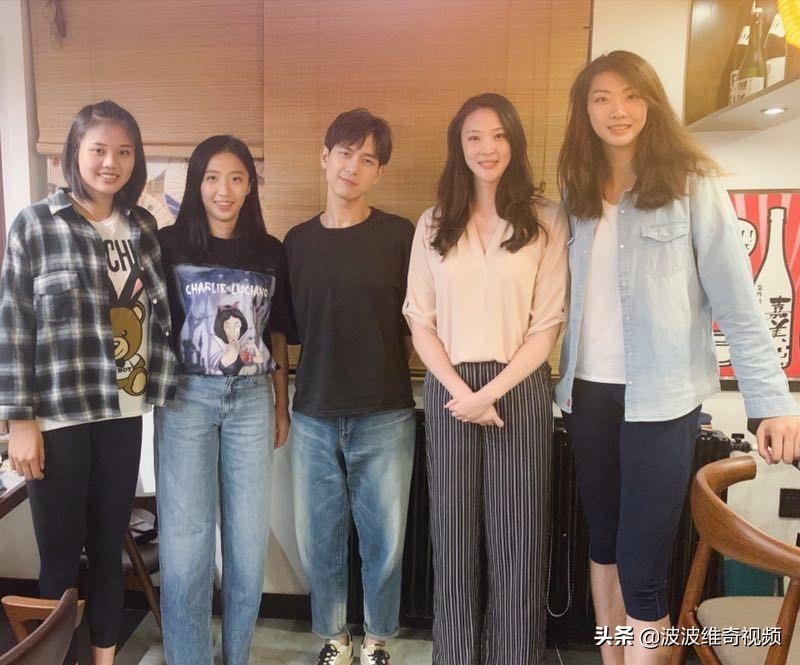 就连李现都来蹭热度！惠若琪秒变“现女友”，龚翔宇一双大脚抢镜