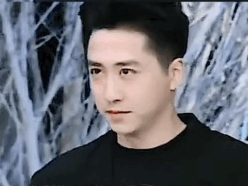 买二手衣服回家补、一张椅子用18年，这8位明星，有钱也没乱花