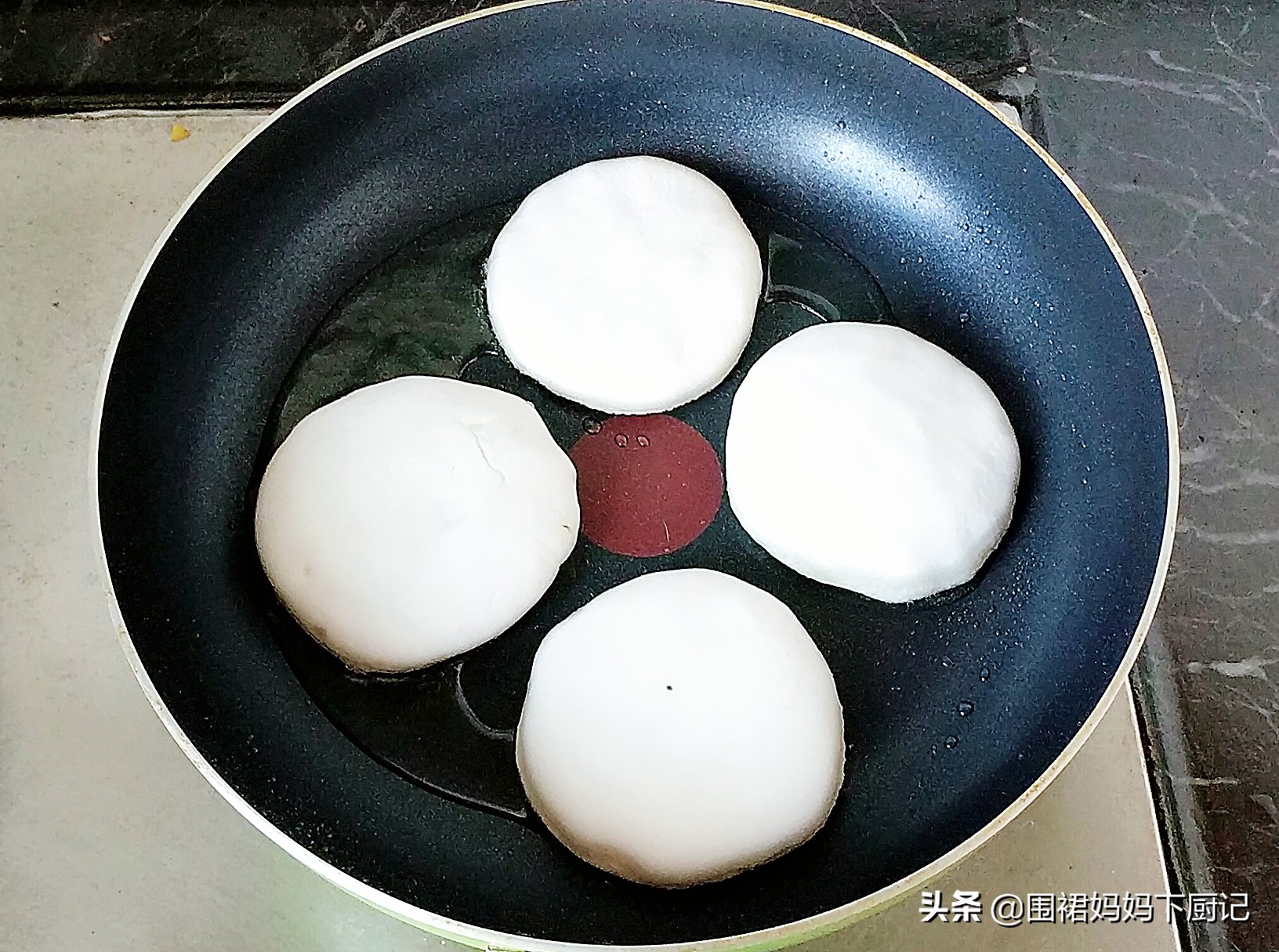 自制的家庭小饼软糯香甜特别好吃,5元一张绸缎饼教你在家做