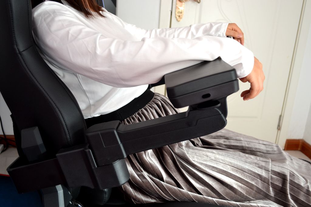 为吃鸡而生的傲风电竞椅,傲风电竞椅和雷蛇电竞椅哪个好