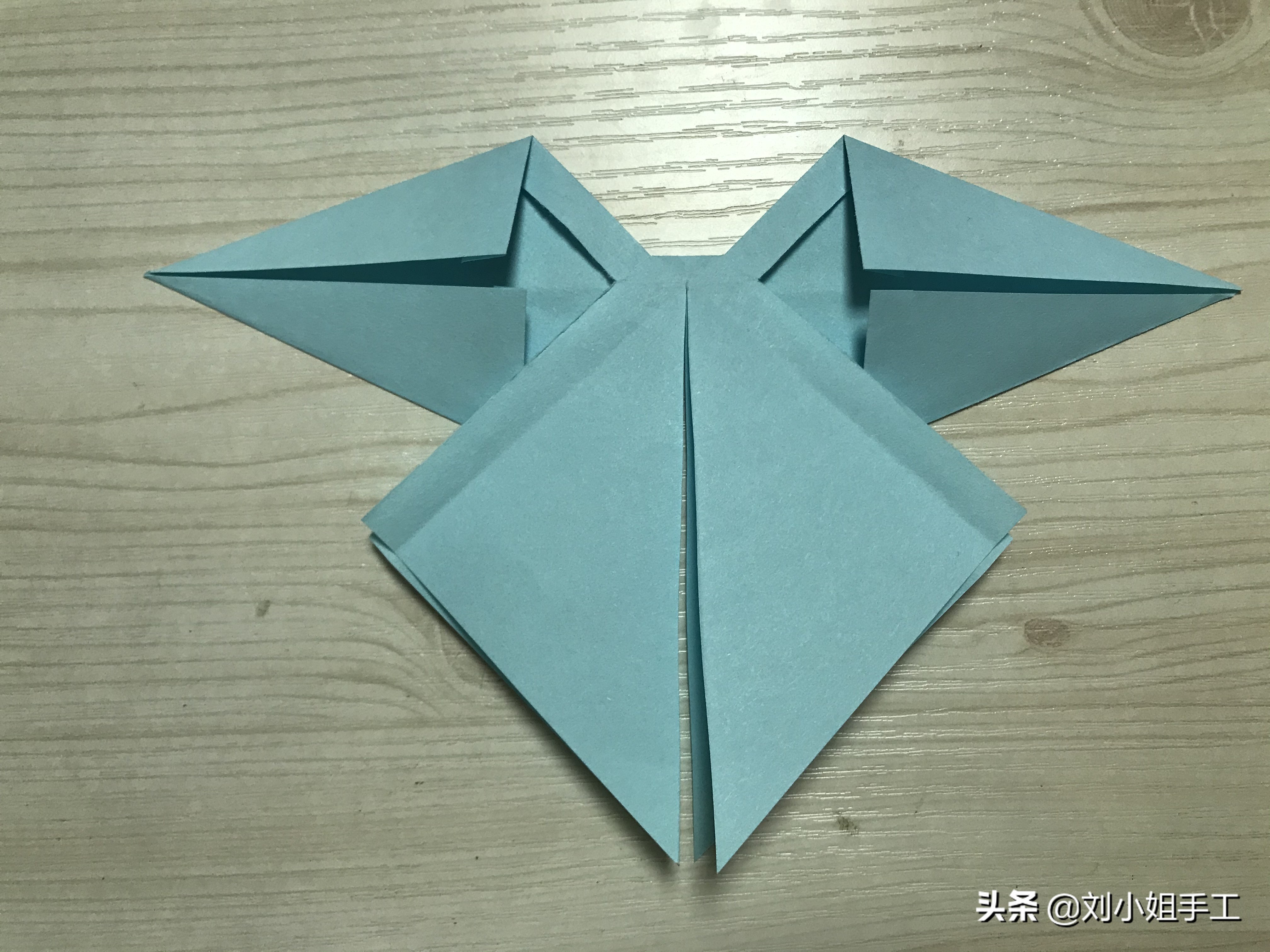 礼物盒包装上的蝴蝶结系法,礼物包装教程丝带蝴蝶结