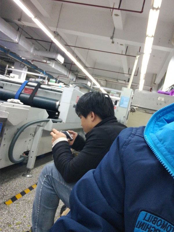 90后工厂老板哭了再招不到人,印刷厂打工真实情况