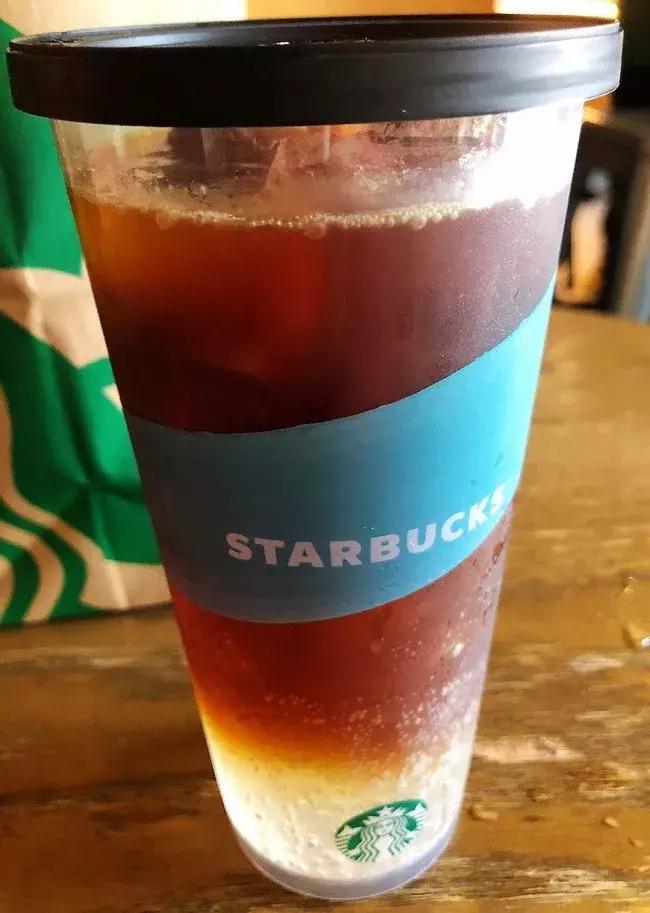 星巴克玩味冰调第二杯半价,星巴克玩味冰调混合一起喝