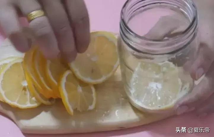 柠檬泡水可以用白醋吗,柠檬可不可以泡白醋