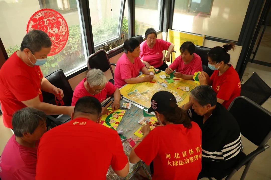 足球协会爱心活动,端午节民间爱心艺术团慰问敬老院