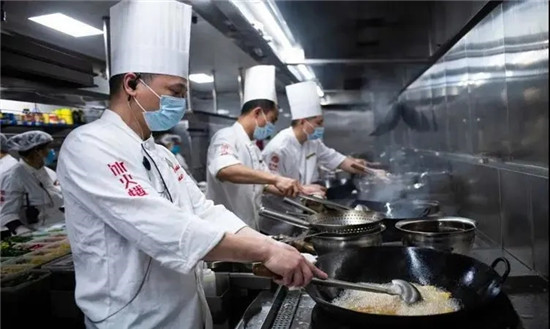 餐厅节日只卖套餐,食客非要单点还曝光餐厅!厨师:滚犊子