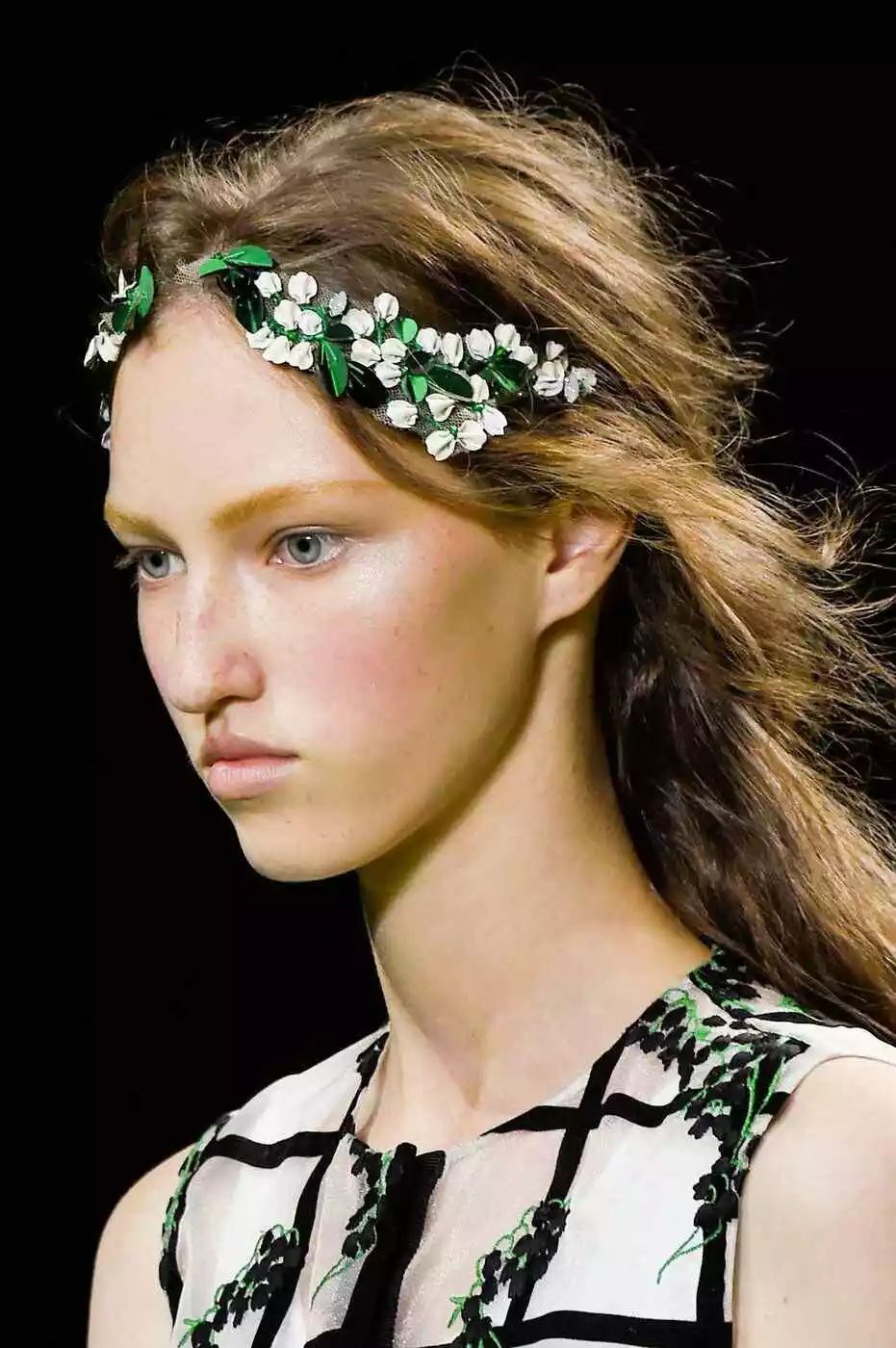 高额头适合哪种发带,如何挑选适合自己的发带