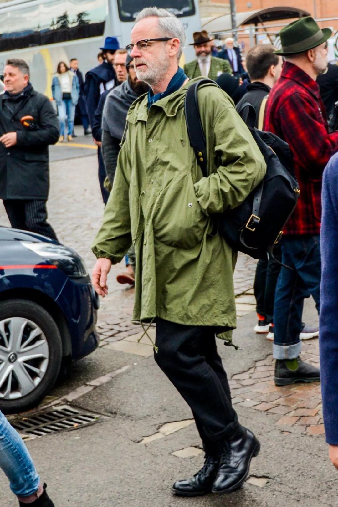 哪款黑色皮靴最好穿,复古白色系皮靴怎么搭配