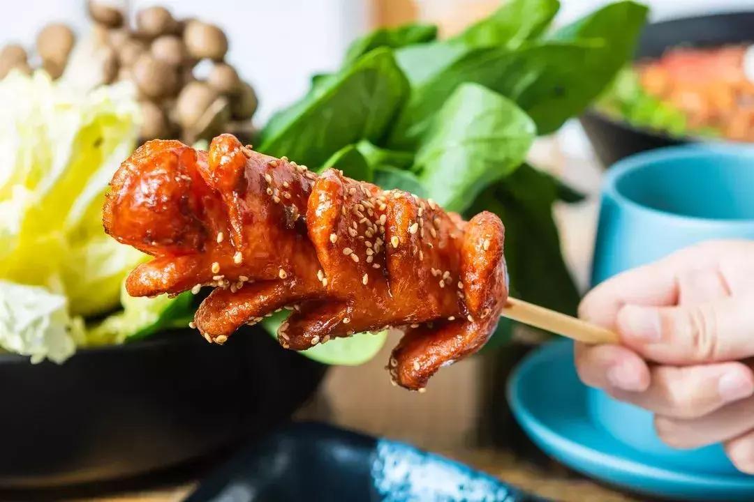 阿姨在路边卖麻辣拌,辽宁大姐秘制麻辣拌