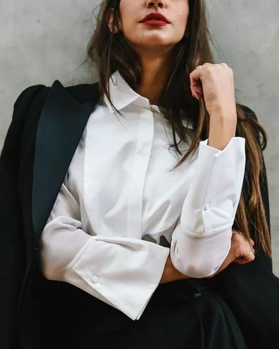 白色衣服发黄漂白剂洗得掉吗,衣服发黄怎么用漂白水