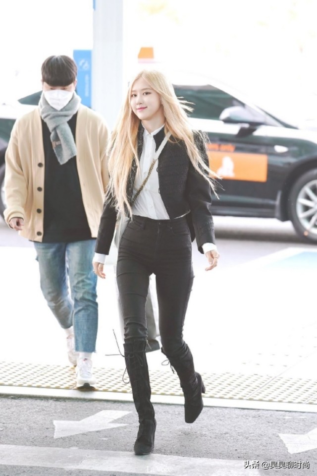 金发西装朴彩英,朴彩英金发白衣图