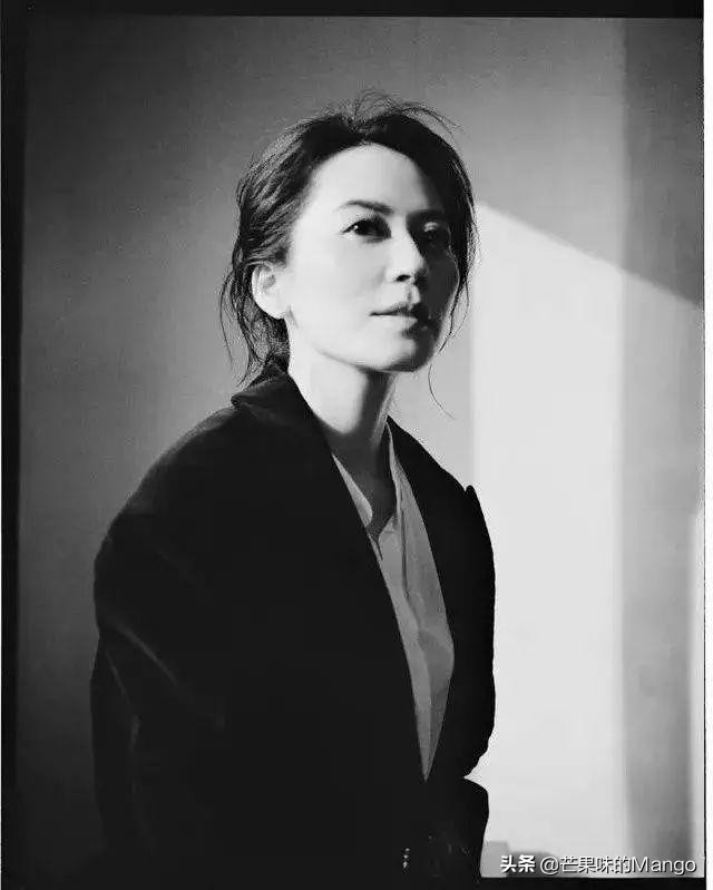 今年秋冬流行穿西装太时髦了,严肃刻板的西装如何穿才能更时髦