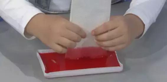 用纸做花放水里盛开的视频,用纸做花朵放水里盛开