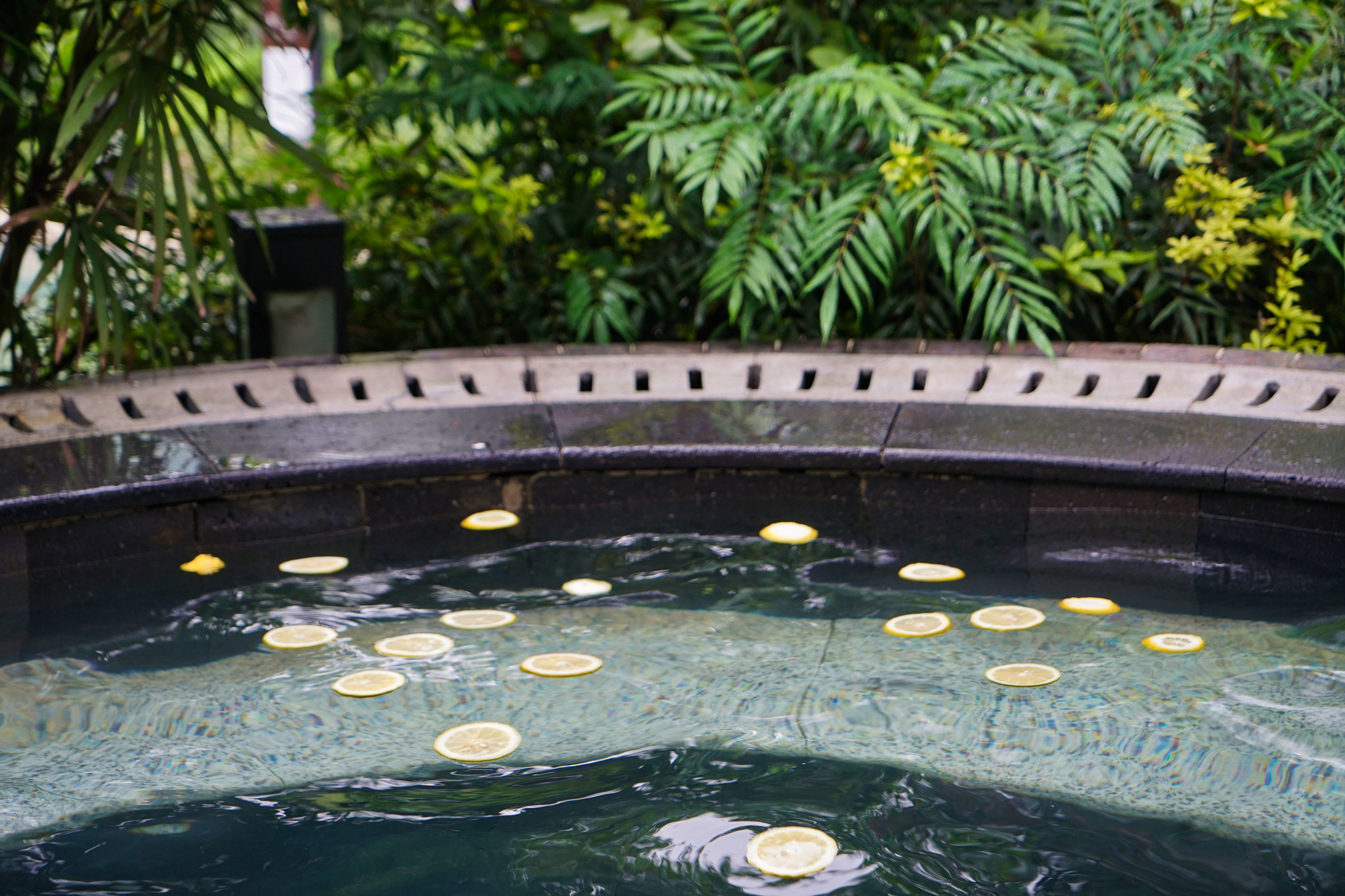 重庆周边山区哪里有温泉,重庆周边泡温泉一日游最佳景点