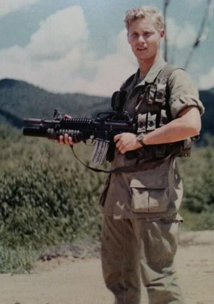 car15步枪是全自动的吗,美国产car15民用步枪