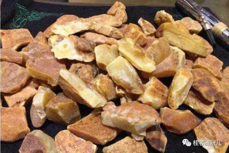 蜜蜡俄料跟乌料盘玩有什么区别,蜜蜡焦皮料是俄料还是乌料